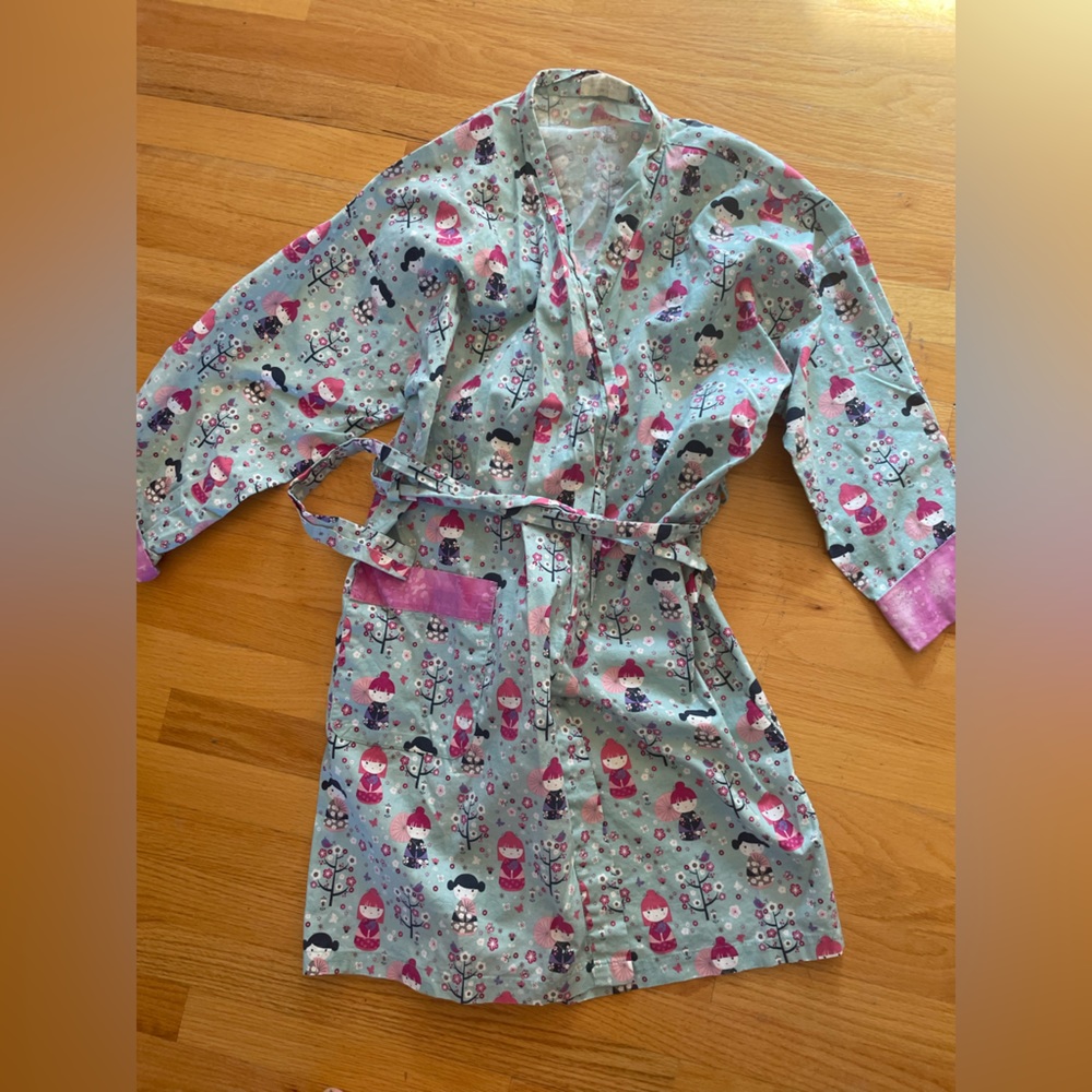 - Ladies robe, very unique and soft in good condition